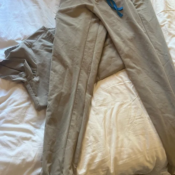 Figs Sandstone Beige Scrub Set, Size S top, Size Tall M jogger bottoms - Picture 3 of 5